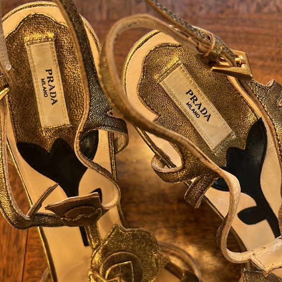 Prada gold floral heels - Picture 4 of 5